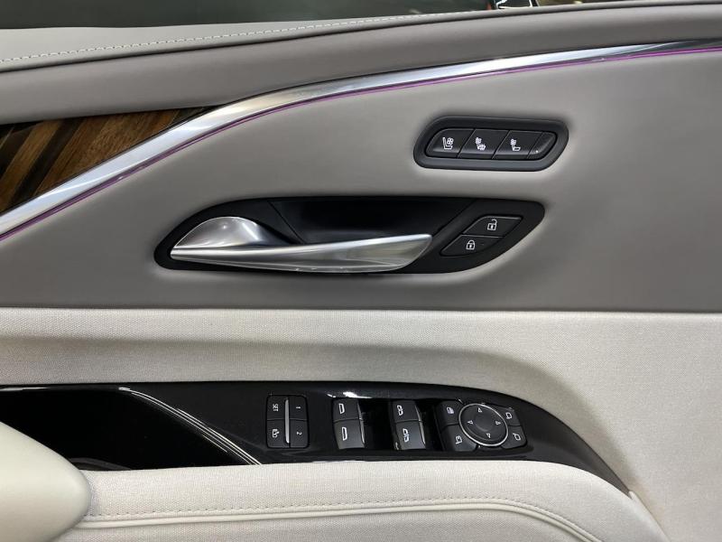 Купить Cadillac Escalade бензин 2023 id-1007091 в Киеве, Фото №[delta]