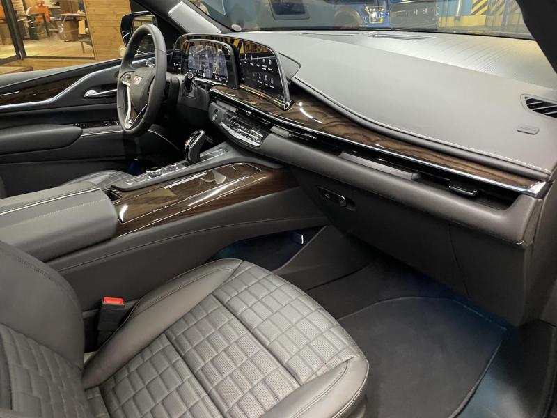 Купить Cadillac Escalade Premium Luxury Platinum бензин 2023 id-1007090 в Киеве, Фото №[delta]