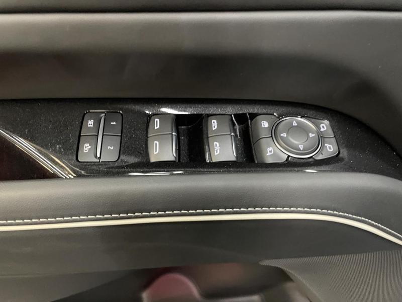 Купить Cadillac Escalade Premium Luxury Platinum бензин 2023 id-1007090 в Киеве, Фото №[delta]