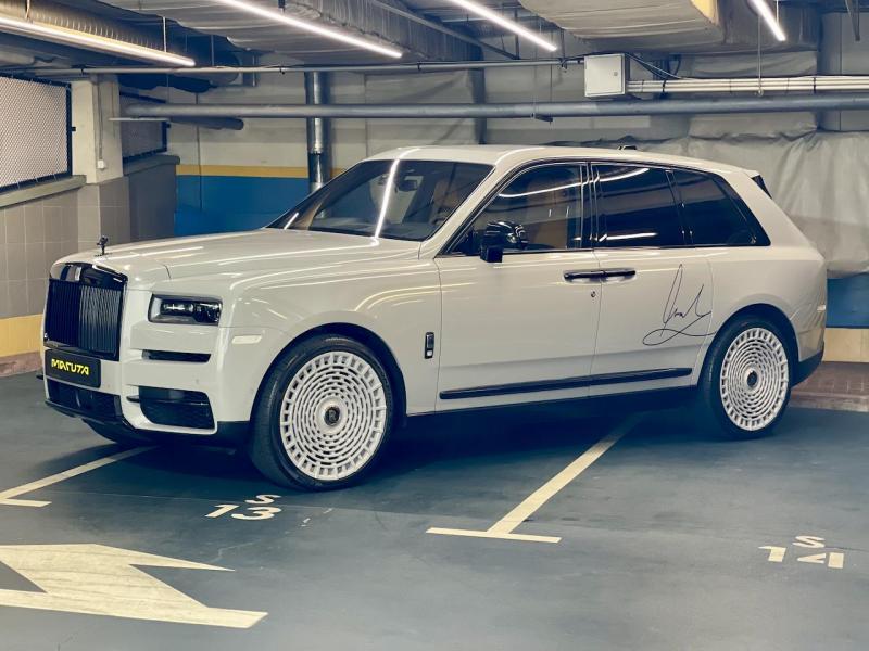 Купить Rolls-Royce Cullinan бензин 2019 id-1007116 в Киеве, Фото №[delta]