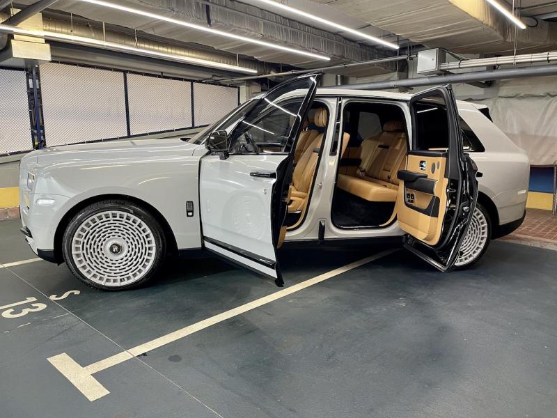 Купить Rolls-Royce Cullinan бензин 2019 id-1007116 в Киеве, Фото №[delta]