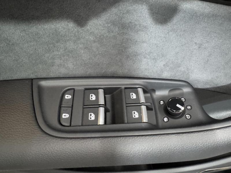 Купить Audi SQ8 бензин 2024 id-1007303 в Киеве, Фото №[delta]