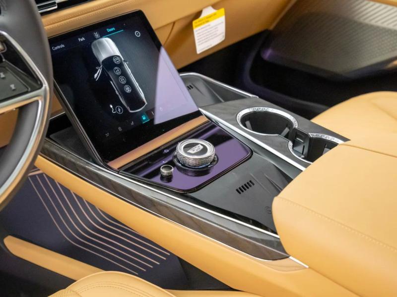 Купить Cadillac Escalade IQ электро 2025 id-1007321 в Киеве, Фото №[delta]