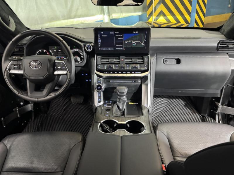 Купить Toyota Land Cruiser 300 Premium 70th GUARD B6+ дизель 2024 id-1007335 в Киеве, Фото №[delta]