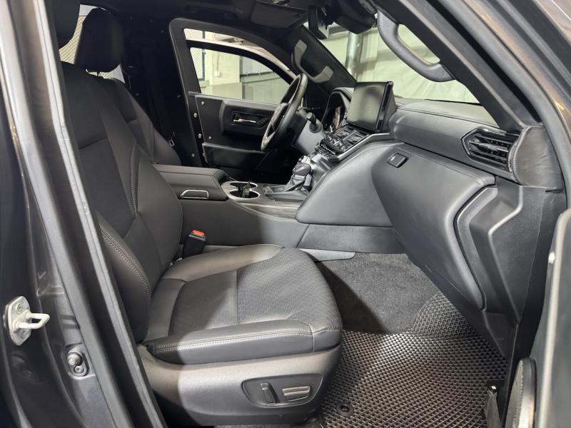 Купить Toyota Land Cruiser 300 Premium 70th GUARD B6+ дизель 2024 id-1007335 в Киеве, Фото №[delta]