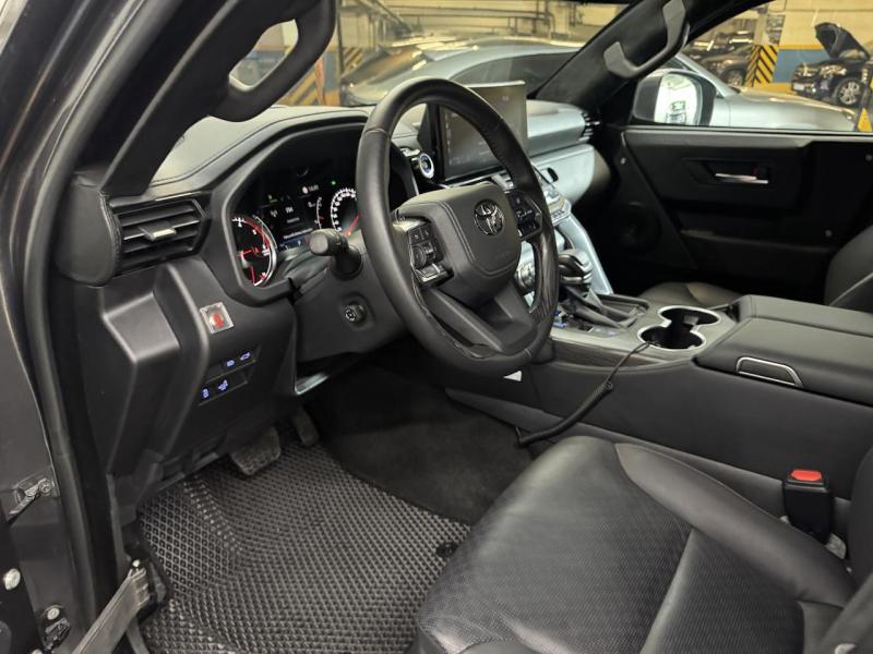 Купить Toyota Land Cruiser 300 Premium 70th GUARD B6+ дизель 2024 id-1007335 в Киеве, Фото №[delta]