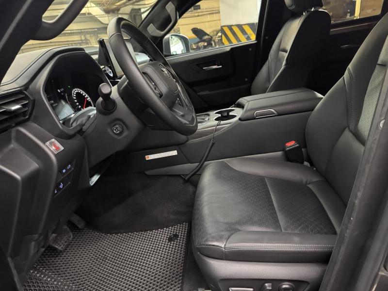 Купить Toyota Land Cruiser 300 Premium 70th GUARD B6+ дизель 2024 id-1007335 в Киеве, Фото №[delta]