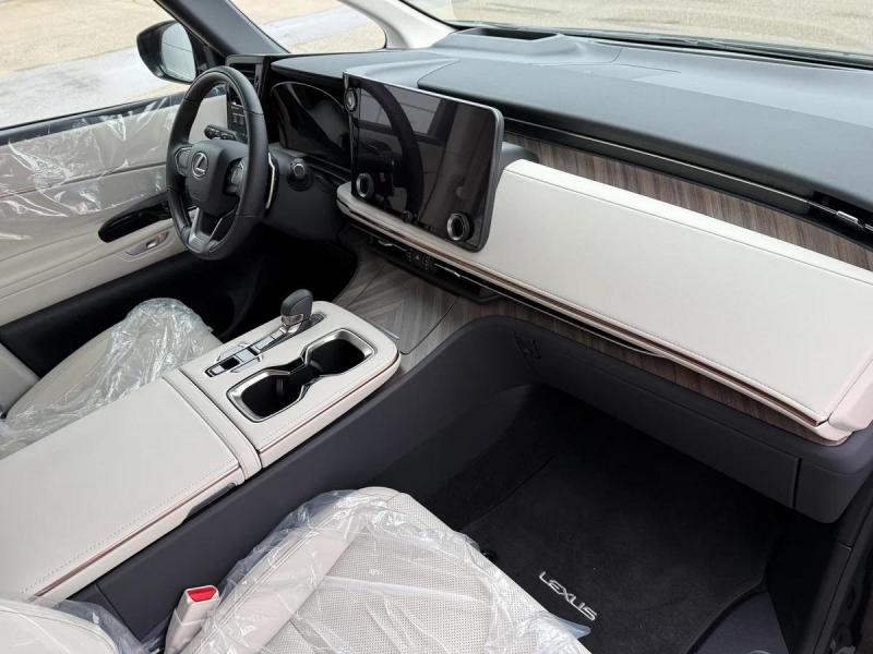 Купить Lexus LM 350h AWD гибрид 2025 id-1007344 в Киеве, Фото №[delta]