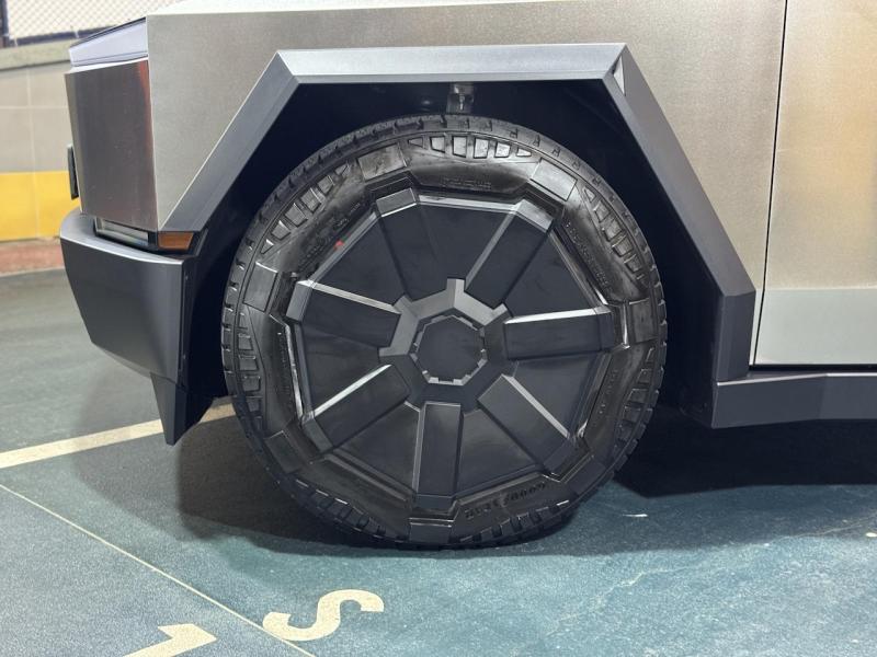 Купить Tesla Cybertruck электро 2024 id-1007365 в Киеве, Фото №[delta]