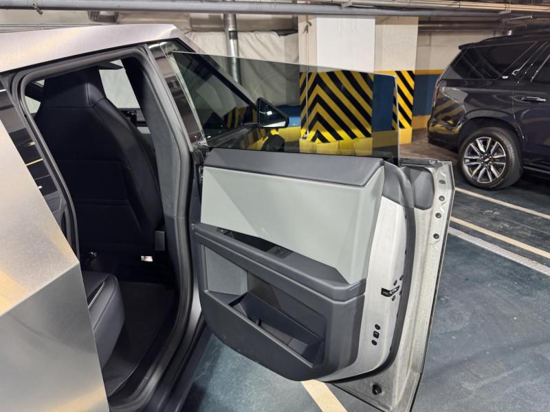 Купить Tesla Cybertruck электро 2024 id-1007365 в Киеве, Фото №[delta]