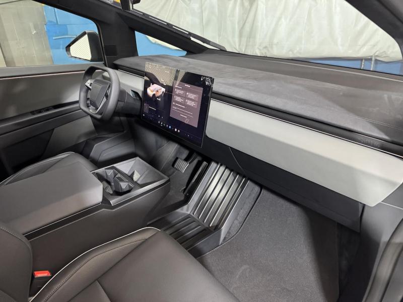 Купить Tesla Cybertruck электро 2024 id-1007365 в Киеве, Фото №[delta]