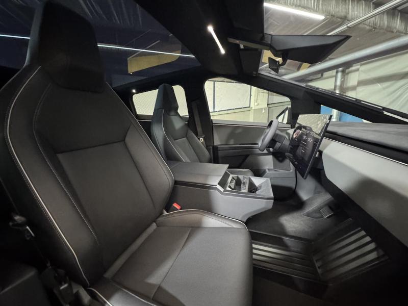 Купить Tesla Cybertruck электро 2024 id-1007365 в Киеве, Фото №[delta]