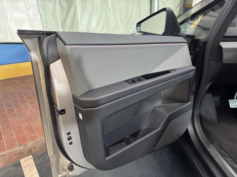 Купить Tesla Cybertruck электро 2024 id-1007365 в Киеве, Фото №[delta]