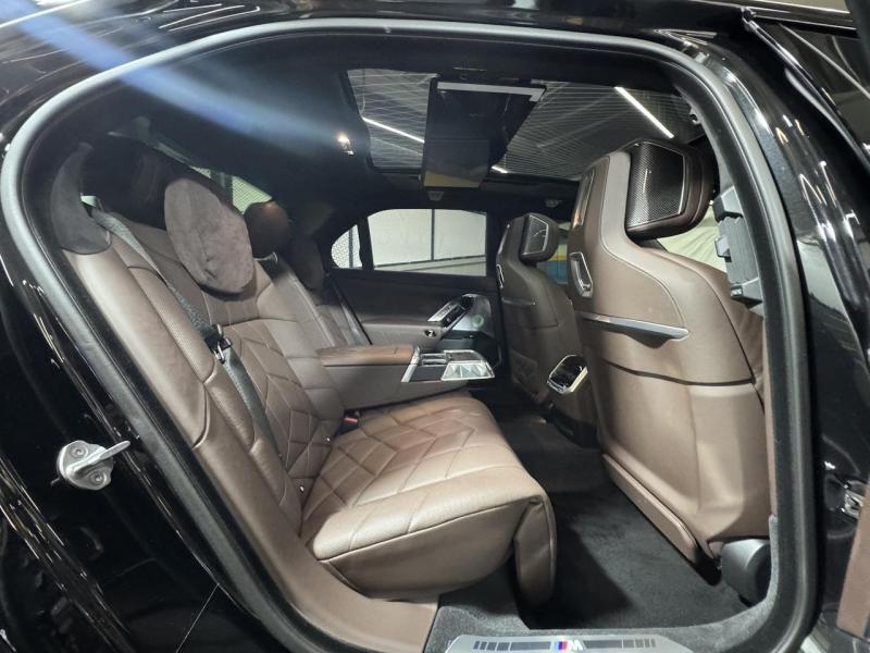 Купить BMW i7 M70 xDrive электро 2024 id-1007439 в Киеве, Фото №[delta]