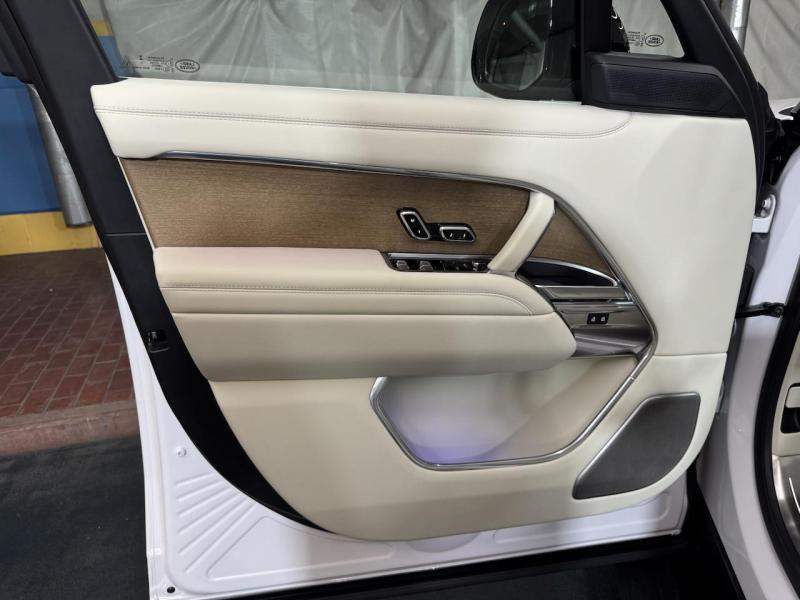 Купить Land-Rover Range-Rover SVAutobiography Long бензин 2024 id-1007458 в Киеве, Фото №[delta]