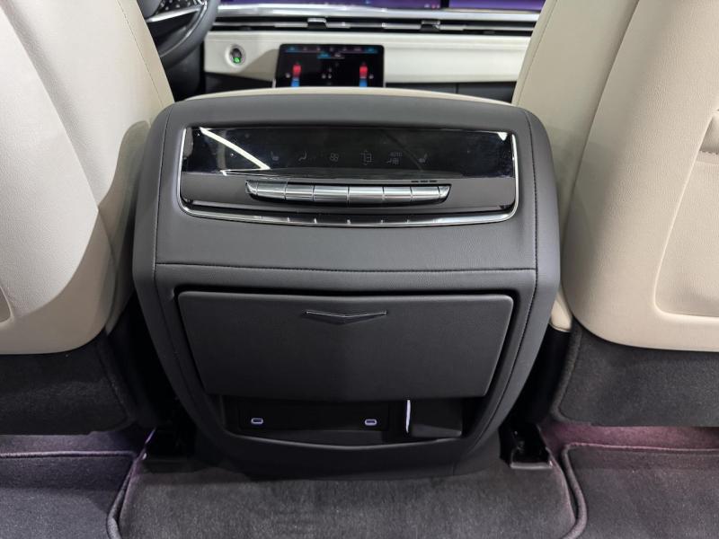 Купить Cadillac Escalade Sport Platinum бензин 2025 id-1007473 в Киеве, Фото №[delta]