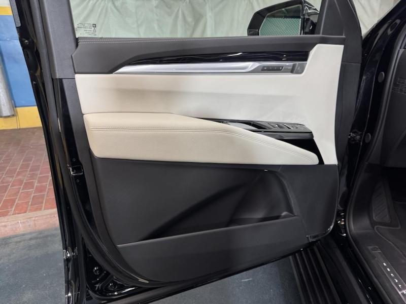 Купить Cadillac Escalade Sport Platinum бензин 2025 id-1007473 в Киеве, Фото №[delta]