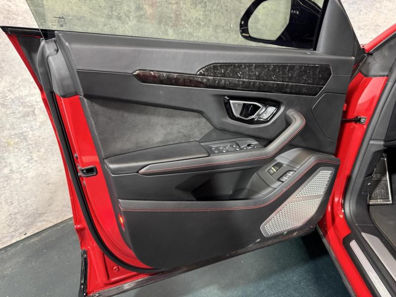 Купить Lamborghini Urus Pearl Capsule бензин 2021 id-1007549 в Киеве, Фото №[delta]