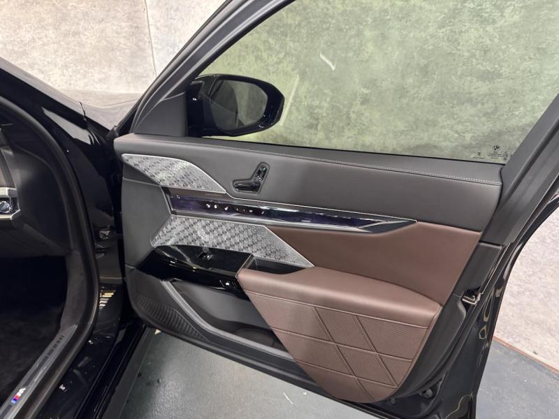 Купить BMW i7 M70 xDrive электро 2024 id-1007734 в Киеве, Фото №[delta]