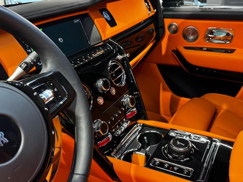 Купить Rolls-Royce Cullinan BLACK BADGE бензин 2024 id-1007740 в Киеве, Фото №[delta]