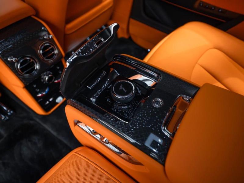 Купить Rolls-Royce Cullinan Black Badge Mansory бензин 2025 id-1007822 в Киеве, Фото №[delta]