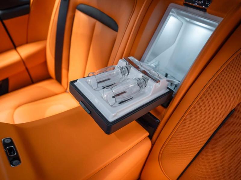 Купить Rolls-Royce Cullinan Black Badge Mansory бензин 2025 id-1007822 в Киеве, Фото №[delta]