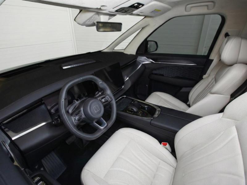 Купить Zeekr 009 Glory Edition электро 2025 id-1008028 в Киеве, Фото №[delta]