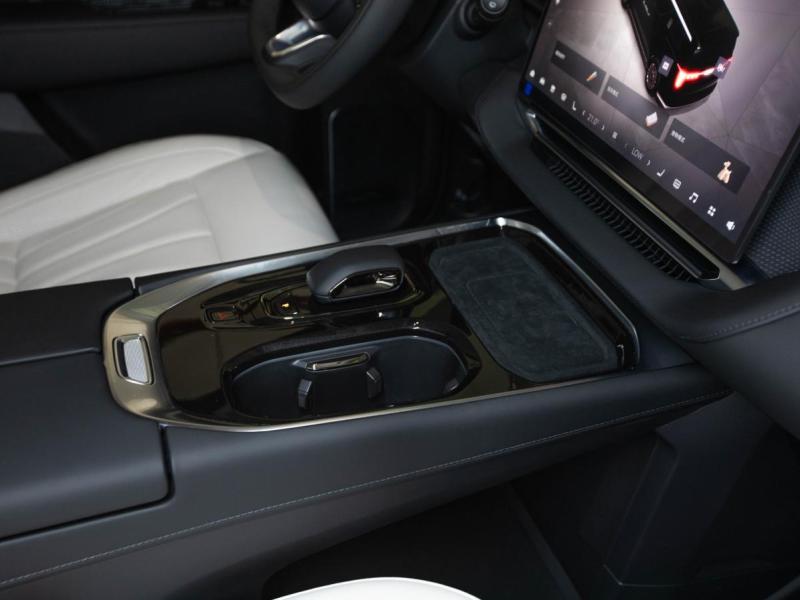 Купить Zeekr 009 Glory Edition электро 2025 id-1008028 в Киеве, Фото №[delta]