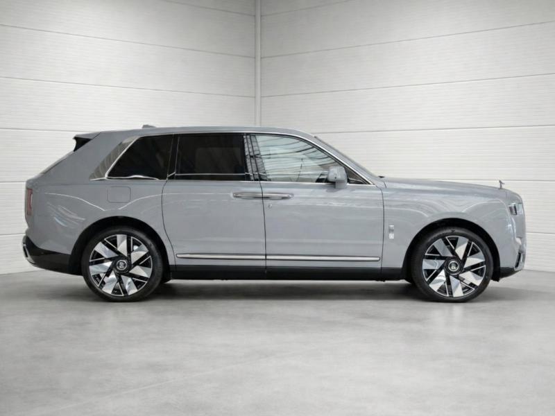 Купить Rolls-Royce Cullinan Series II бензин 2026 id-1008084 в Киеве, Фото №[delta]