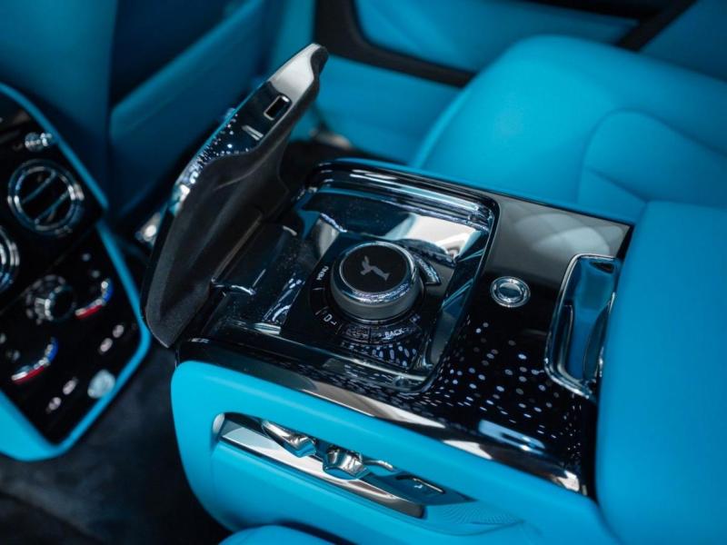 Купить Rolls-Royce Cullinan Series II бензин 2026 id-1008084 в Киеве, Фото №[delta]