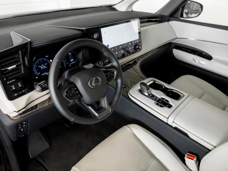 Купить Lexus LM 350h AWD гибрид 2026 id-1008100 в Киеве, Фото №[delta]