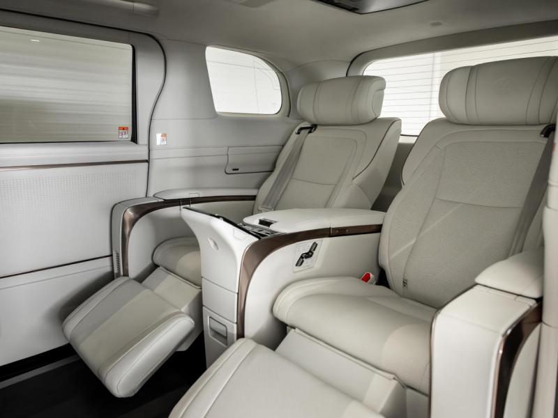 Купить Lexus LM 350h AWD гибрид 2026 id-1008100 в Киеве, Фото №[delta]