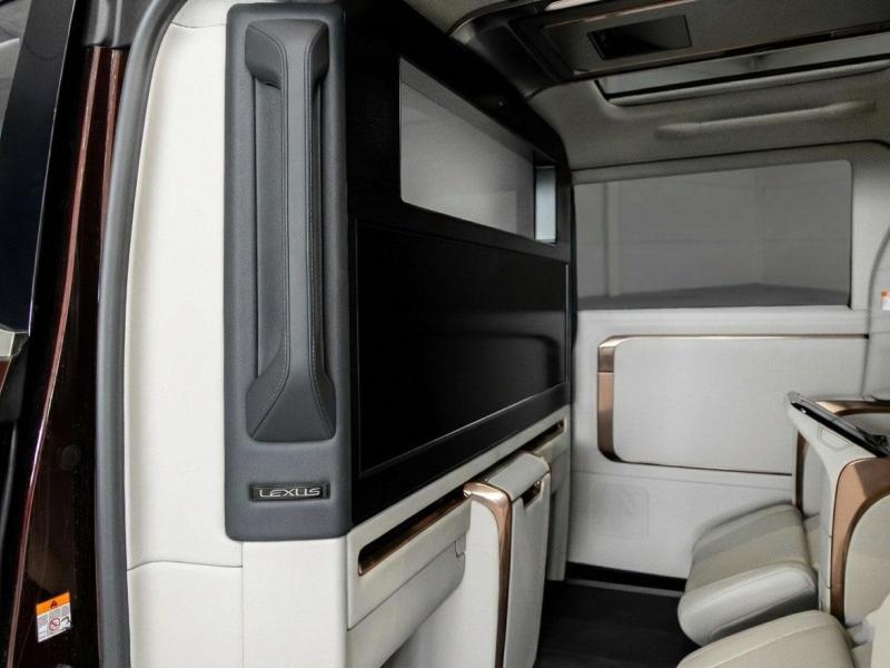 Купить Lexus LM 350h AWD гибрид 2026 id-1008100 в Киеве, Фото №[delta]