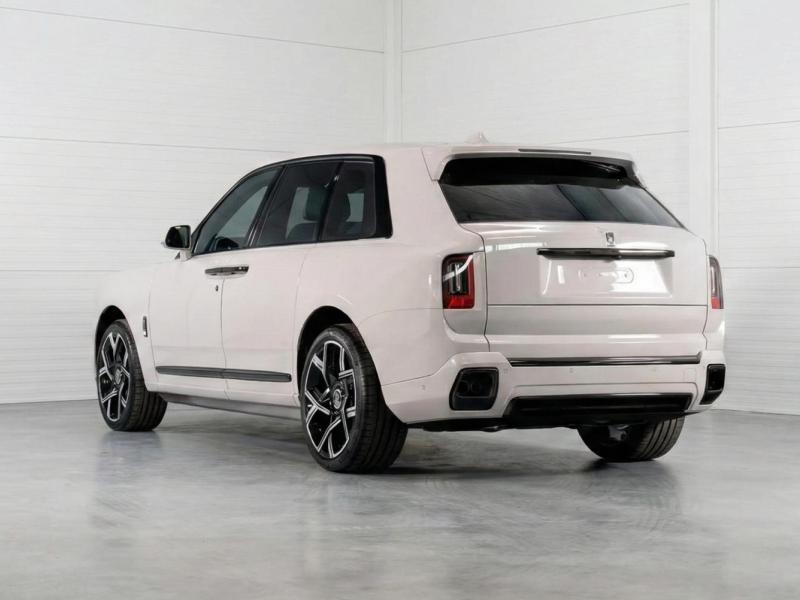 Купить Rolls-Royce Cullinan Black Badge Series II бензин 2026 id-1008168 в Киеве, Фото №[delta]