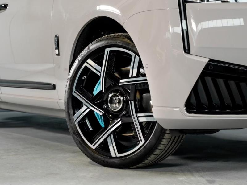 Купить Rolls-Royce Cullinan Black Badge Series II бензин 2026 id-1008168 в Киеве, Фото №[delta]