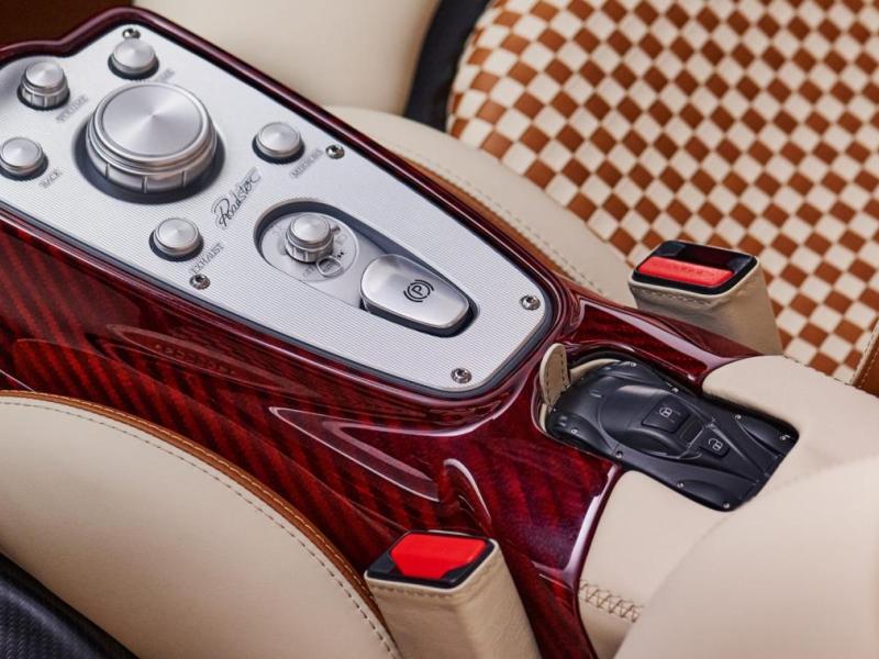 Купить Pagani Utopia бензин 2025 id-1008297 в Киеве, Фото №[delta]