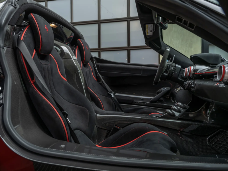 Купить Ferrari La Ferrari Aperta бензин 2017 id-1008303 в Киеве, Фото №[delta]