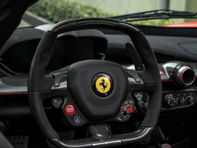 Купить Ferrari La Ferrari Aperta бензин 2017 id-1008303 в Киеве, Фото №[delta]