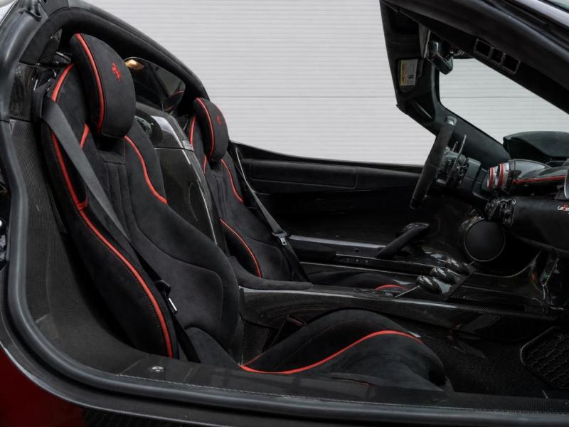 Купить Ferrari La Ferrari Aperta бензин 2017 id-1008303 в Киеве, Фото №[delta]