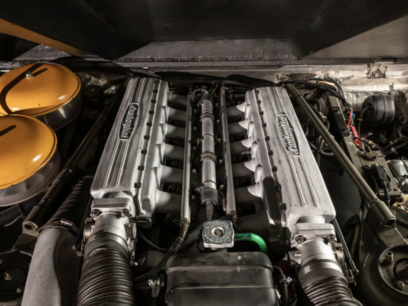 Купить Lamborghini LM002 бензин 1989 id-1008314 в Киеве, Фото №[delta]