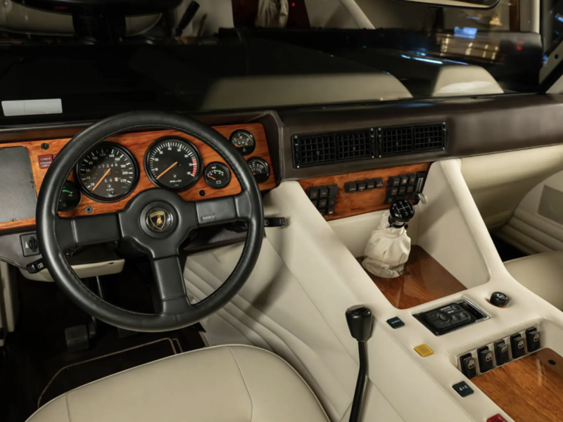 Купить Lamborghini LM002 бензин 1989 id-1008314 в Киеве, Фото №[delta]