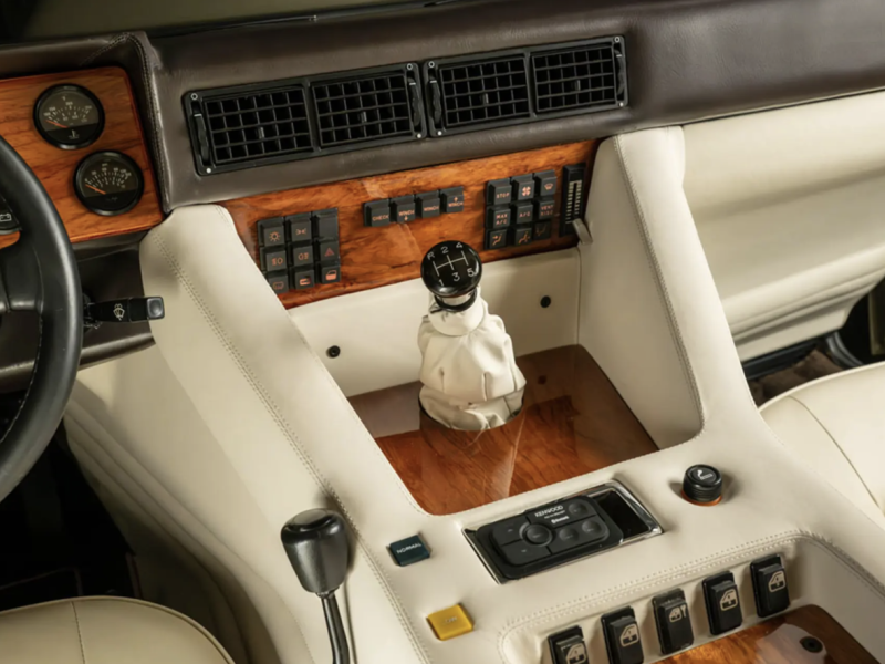 Купить Lamborghini LM002 бензин 1989 id-1008314 в Киеве, Фото №[delta]