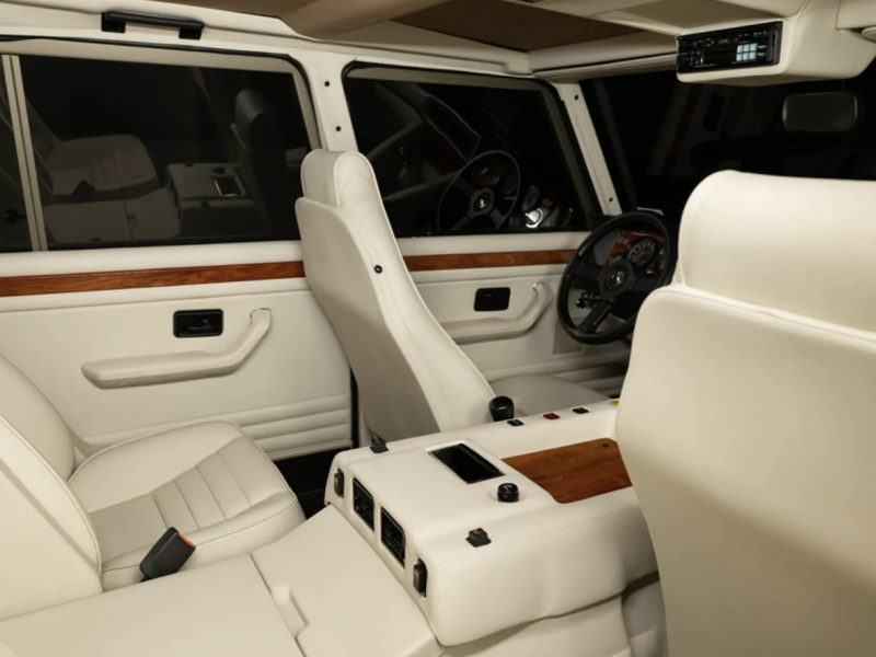 Купить Lamborghini LM002 бензин 1989 id-1008314 в Киеве, Фото №[delta]