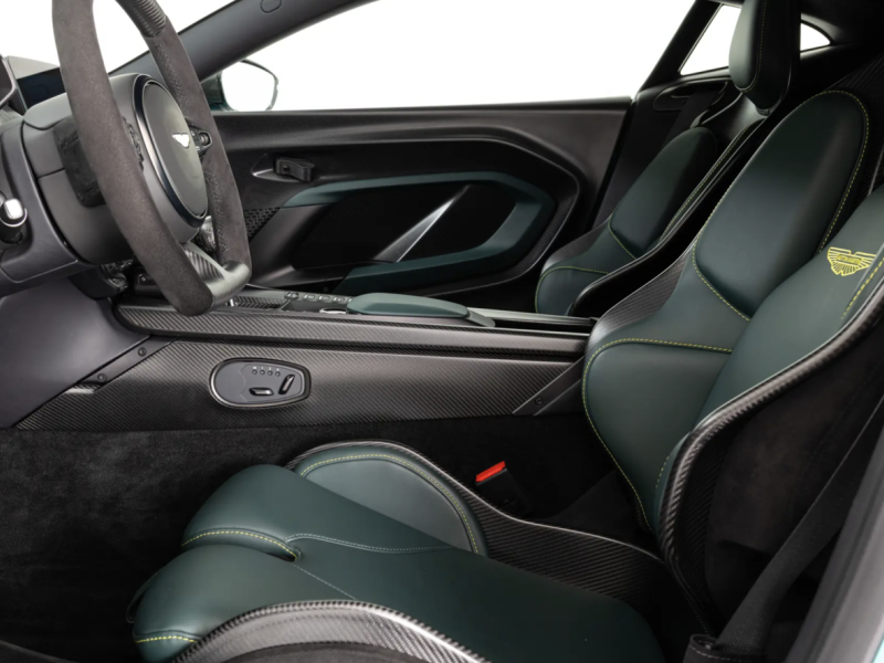 Купить Aston-Martin Valour бензин 2024 id-1008365 в Киеве, Фото №[delta]