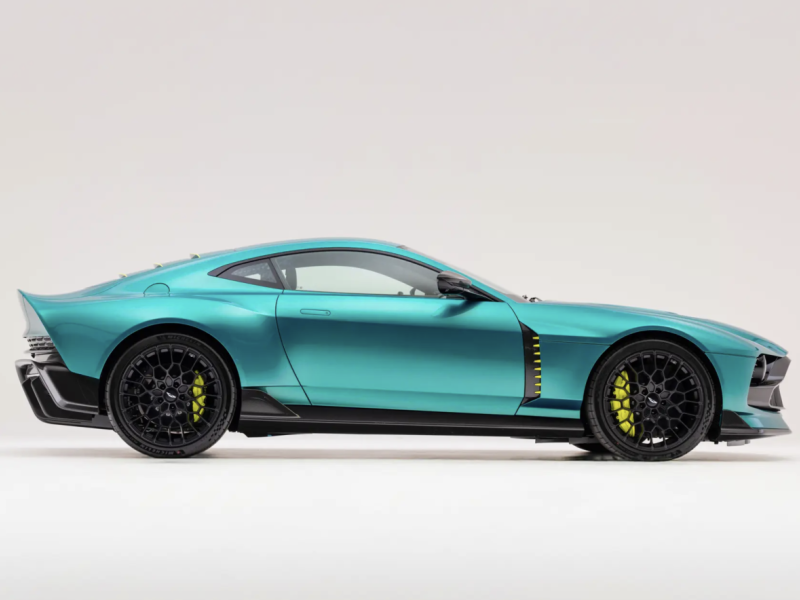 Купить Aston-Martin Valour бензин 2024 id-1008365 в Киеве, Фото №[delta]