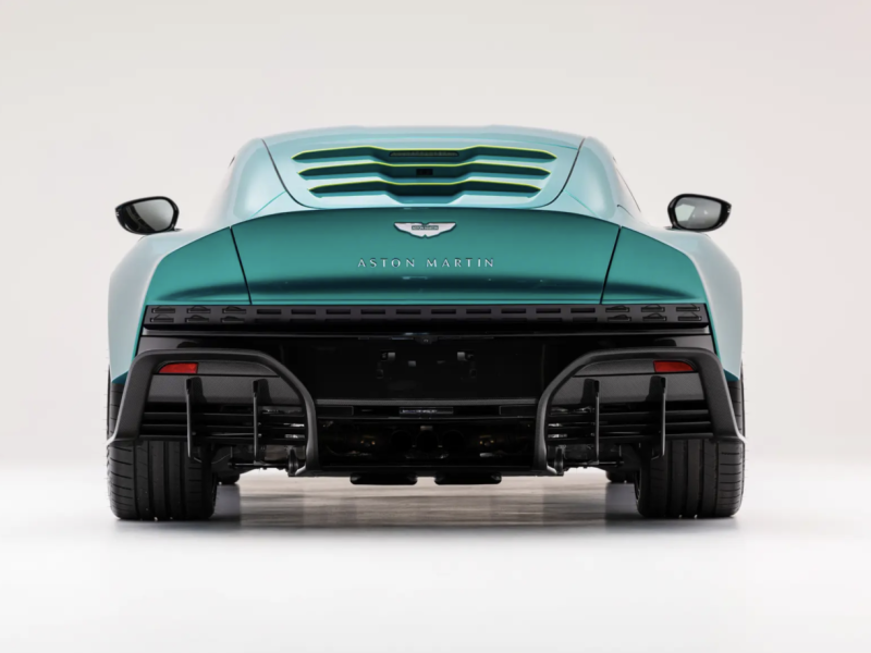 Купить Aston-Martin Valour бензин 2024 id-1008365 в Киеве, Фото №[delta]