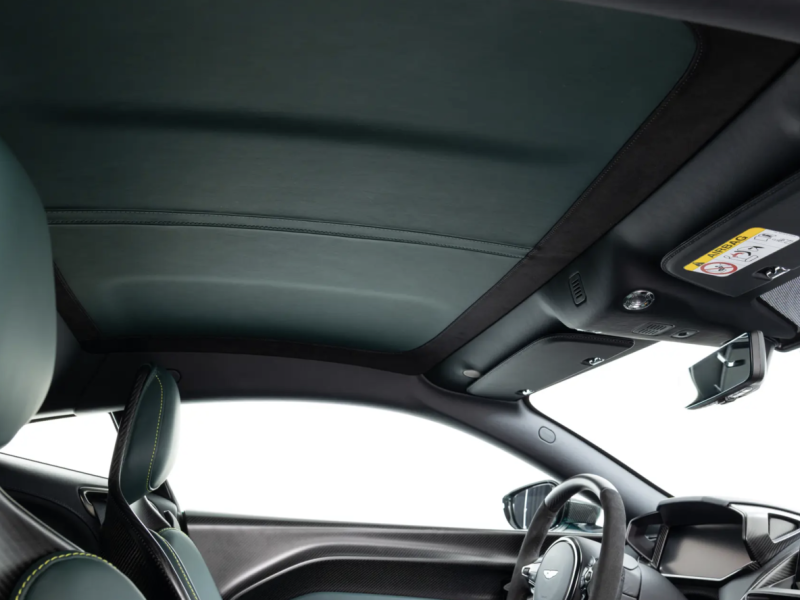 Купить Aston-Martin Valour бензин 2024 id-1008365 в Киеве, Фото №[delta]