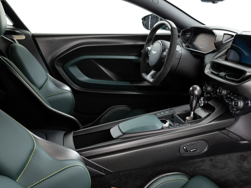 Купить Aston-Martin Valour бензин 2024 id-1008365 в Киеве, Фото №[delta]