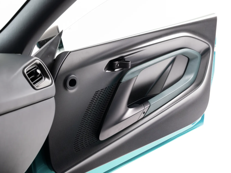 Купить Aston-Martin Valour бензин 2024 id-1008365 в Киеве, Фото №[delta]