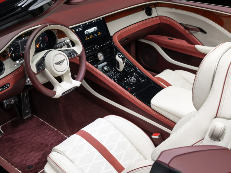 Купить Bentley Bacalar бензин 2022 id-1008364 в Киеве, Фото №[delta]